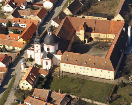 Proboštství křížovnického řádu s kostelem sv. Hypolita shora