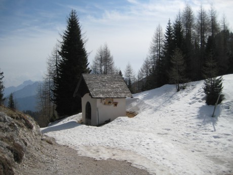 Kaplička z druhé strany vrcholu