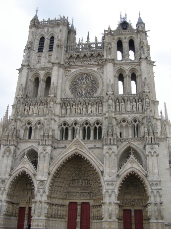 Notre Damme - Naše Paní - mariánský kult, kultivace především zemské složky