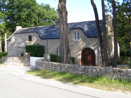 Krásně do krajiny zakomponovaný dům